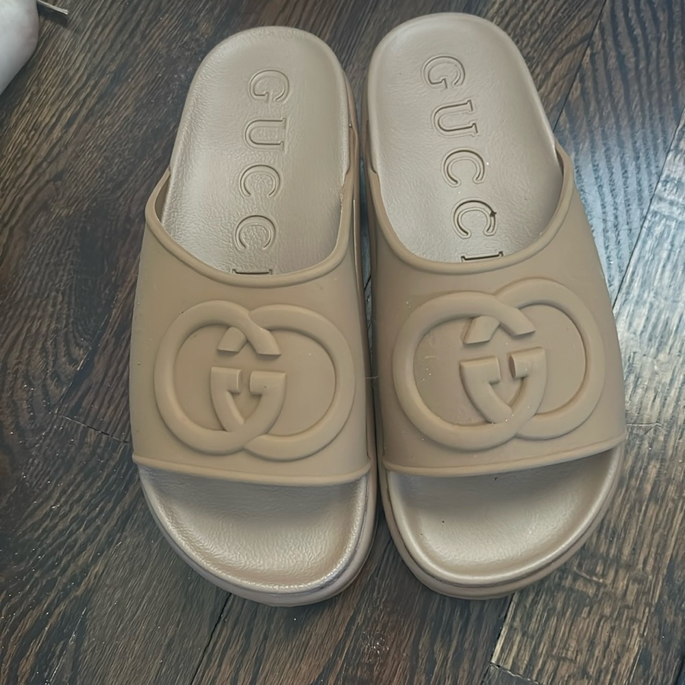 Gucci knock off slide on size 40 never worn comes worn box and dust bag
